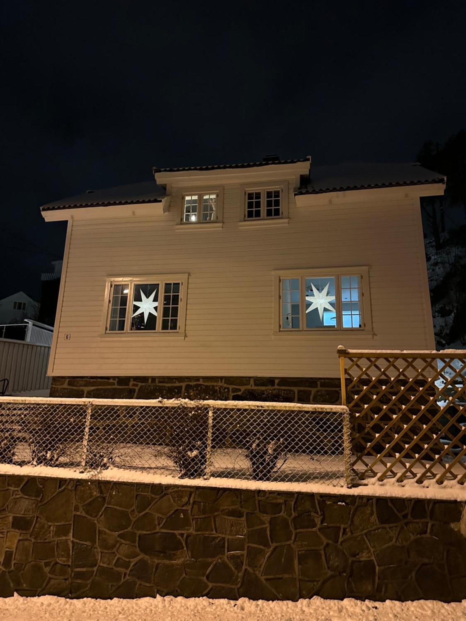 Fin Leilighet, Sentralt Og Sjonaert,Med Parkering Arendal Exterior photo
